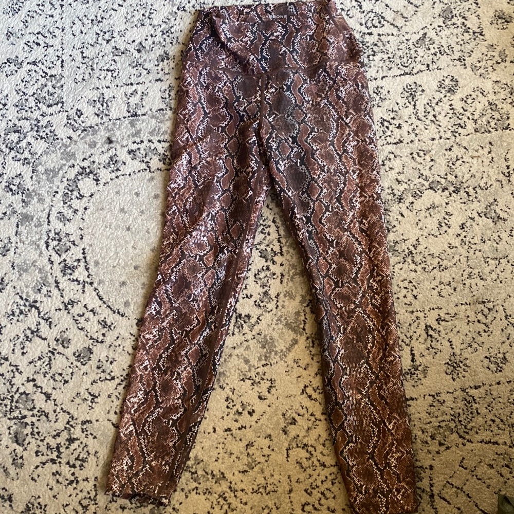 Carbon38 takara snake print leggings- 7/8 length